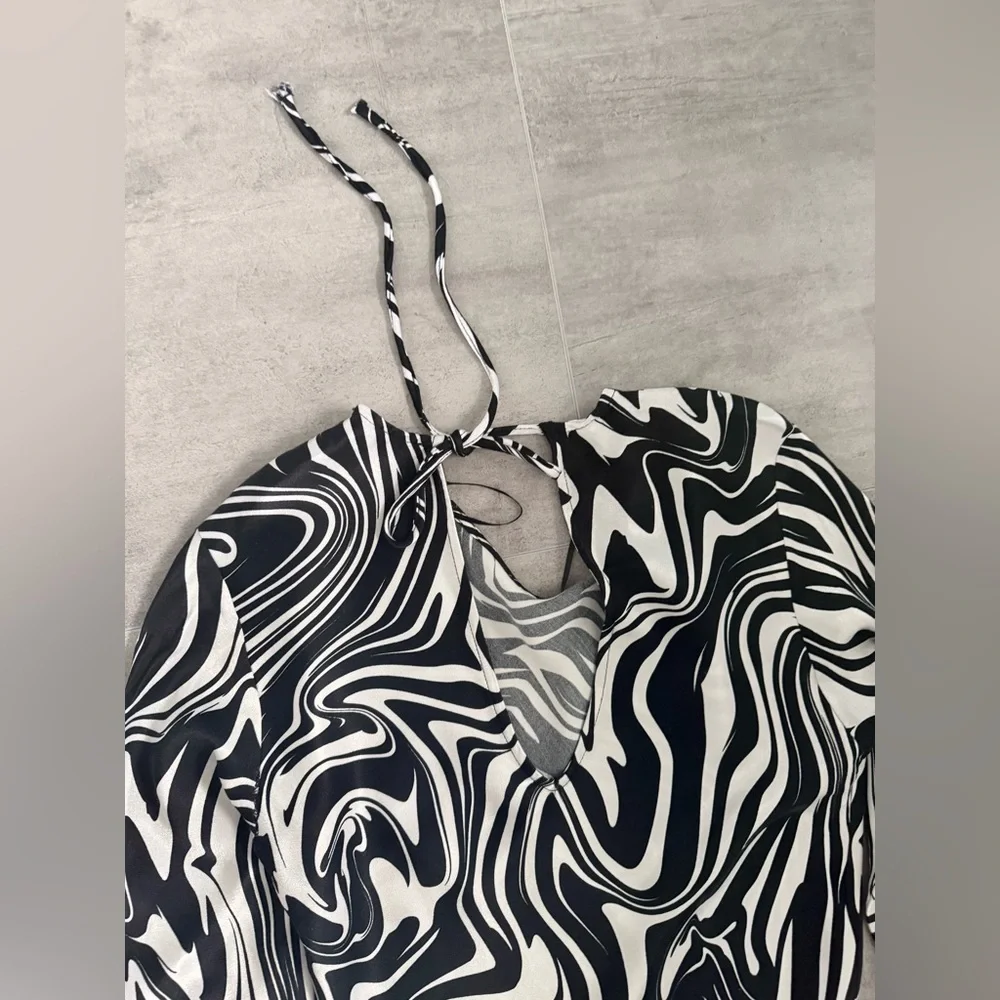 Bershka Black White Swirl Print Long Sleeve Midi Dress With Slits Size XX - Picture 8 of 13